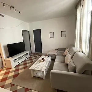 https://la-petite-13200.fr-provencehotel.com