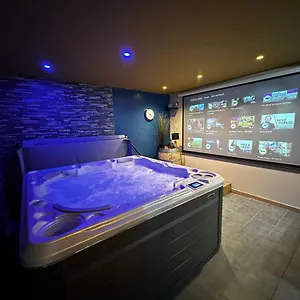 https://la-comete-le-mont-dore-4-pers.hotels-rhonealpes.com