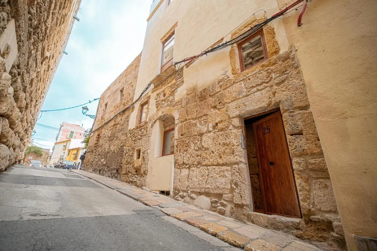 Planta Baja En La Muralla Romana Junto A La Catedral Tarragona Lägenhet
